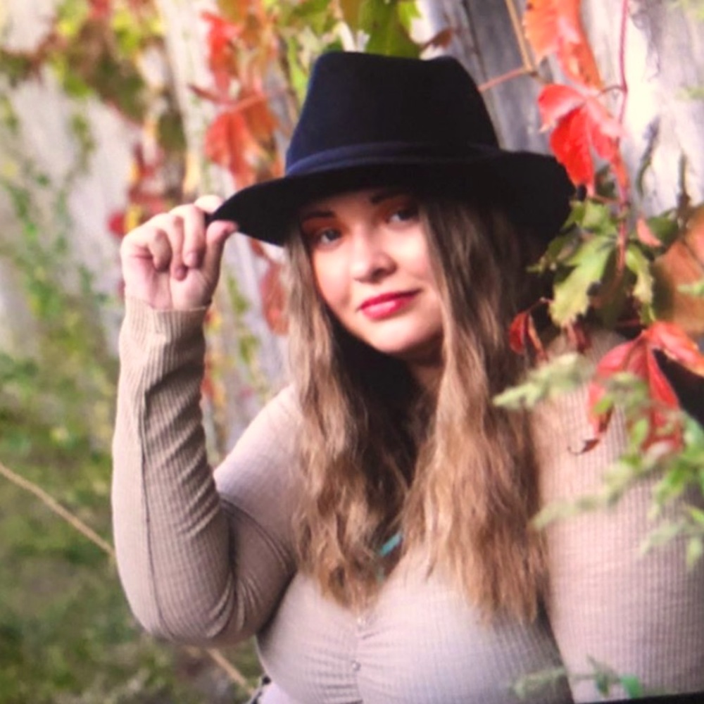 Meet your Posher, Emma